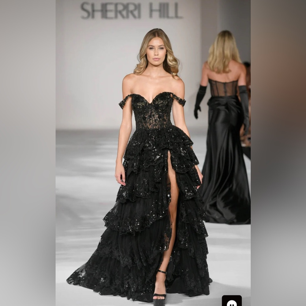 Sherri Hill 
Black dress 
Brand new
Size 6